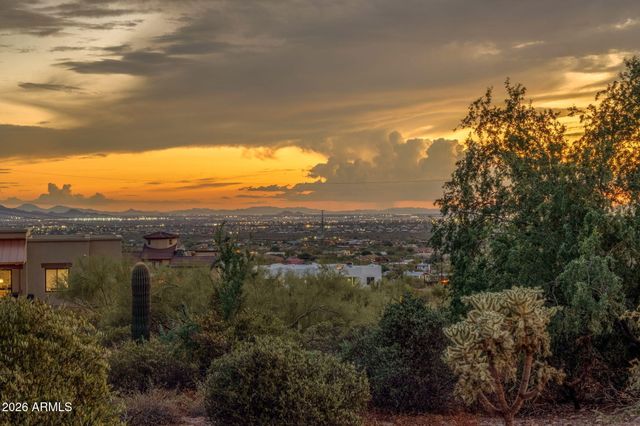 2564 N CHARLEBOIS Road, Apache Junction, AZ 85119
