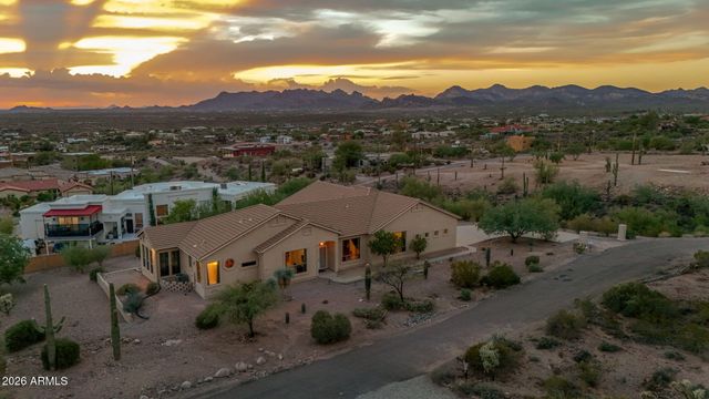 2564 N CHARLEBOIS Road, Apache Junction, AZ 85119