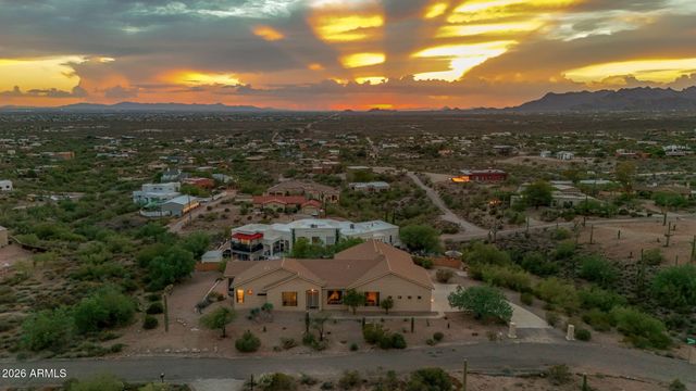 2564 N CHARLEBOIS Road, Apache Junction, AZ 85119