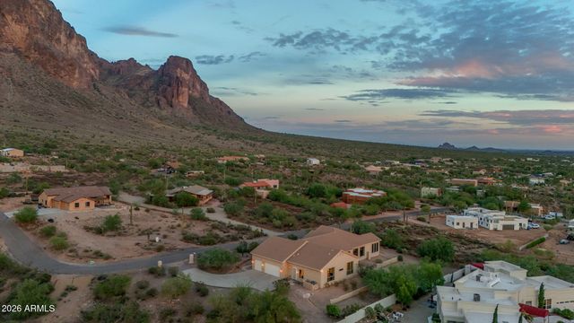 2564 N CHARLEBOIS Road, Apache Junction, AZ 85119