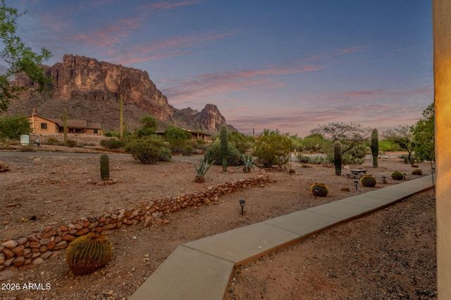 2564 N CHARLEBOIS Road, Apache Junction, AZ 85119