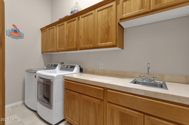 2564 N CHARLEBOIS Road, Apache Junction, AZ 85119