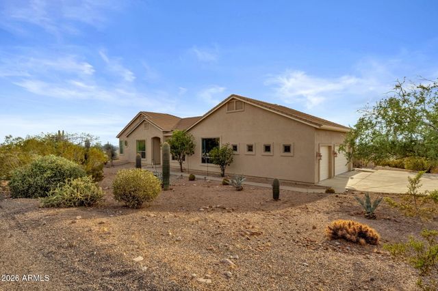 2564 N CHARLEBOIS Road, Apache Junction, AZ 85119