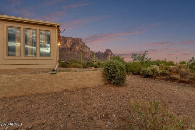 2564 N CHARLEBOIS Road, Apache Junction, AZ 85119