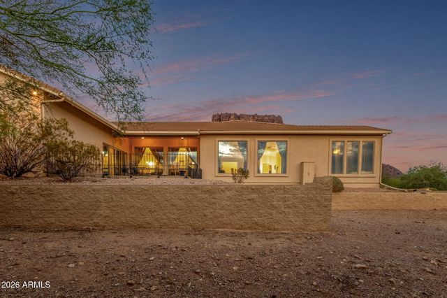 2564 N CHARLEBOIS Road, Apache Junction, AZ 85119
