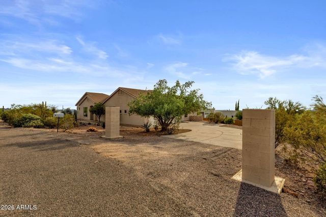 2564 N CHARLEBOIS Road, Apache Junction, AZ 85119