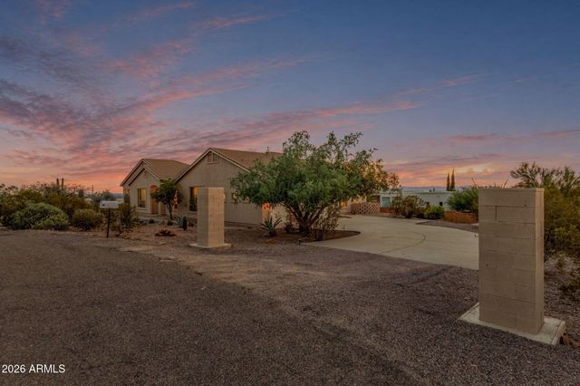 2564 N CHARLEBOIS Road, Apache Junction, AZ 85119