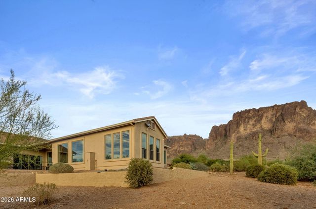 2564 N CHARLEBOIS Road, Apache Junction, AZ 85119