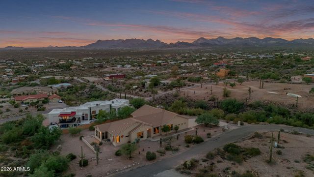 2564 N CHARLEBOIS Road, Apache Junction, AZ 85119