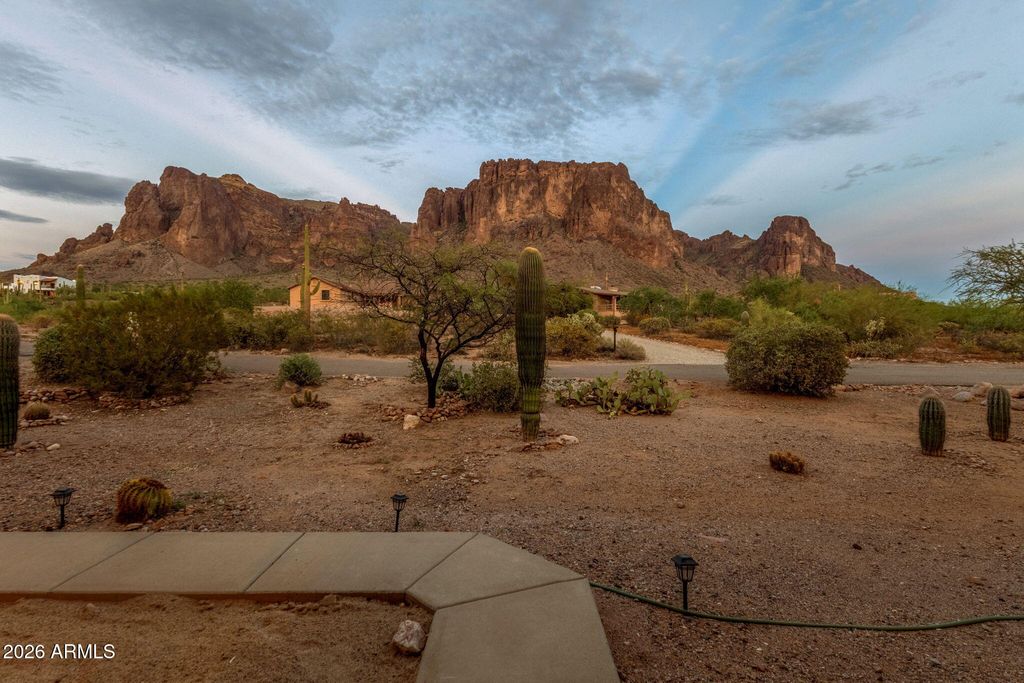 2564 N CHARLEBOIS Road, Apache Junction, AZ 85119 — exterior