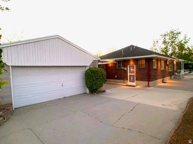 672 E REDONDO AVE, Salt Lake City, UT 84105