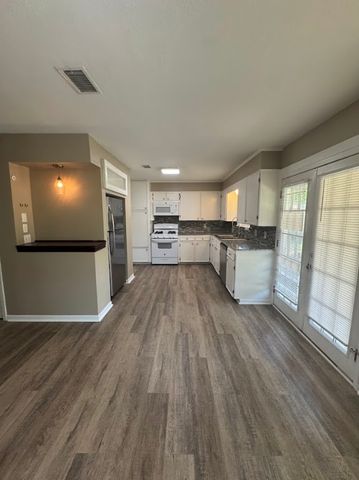 2608 Cypress Circle, Bryan, TX 77803