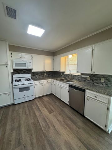 2608 Cypress Circle, Bryan, TX 77803