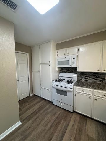 2608 Cypress Circle, Bryan, TX 77803