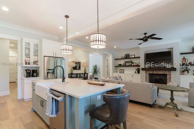 15 Summerton Dr, Bluffton, SC 29910