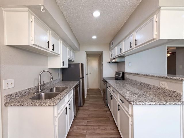 2750 Holly Hall Street 1409, Houston, TX 77054