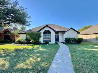 204 Pear Tree Place, Denton, TX 76207