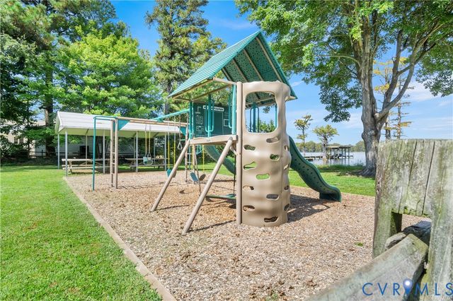 7237 Canal St, Lanexa, VA 23089