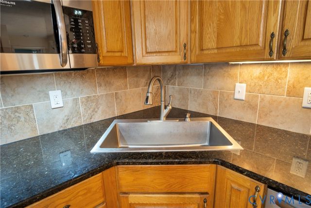 7237 Canal St, Lanexa, VA 23089