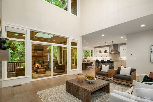 24480 NE 19th Place, Sammamish, WA 98074