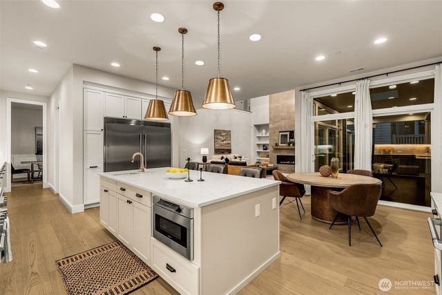 24480 NE 19th Place, Sammamish, WA 98074