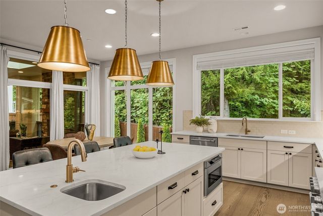 24480 NE 19th Place, Sammamish, WA 98074