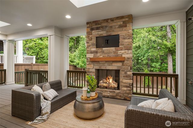 24480 NE 19th Place, Sammamish, WA 98074