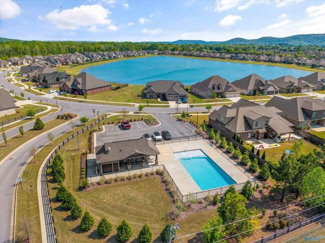 7614 Flint Crossing Circle, Owens Cross Roads, AL 35763