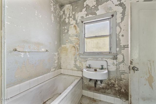 3273 Country Club Drive, Los Angeles, CA 90019