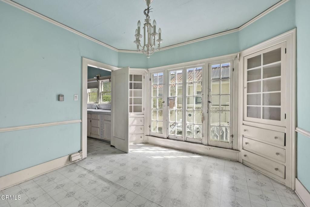 Image 10 of property listing at 3273 Country Club Drive, Los Angeles, CA 90019