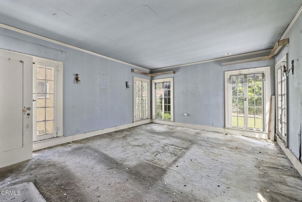 Image 20 of property listing at 3273 Country Club Drive, Los Angeles, CA 90019