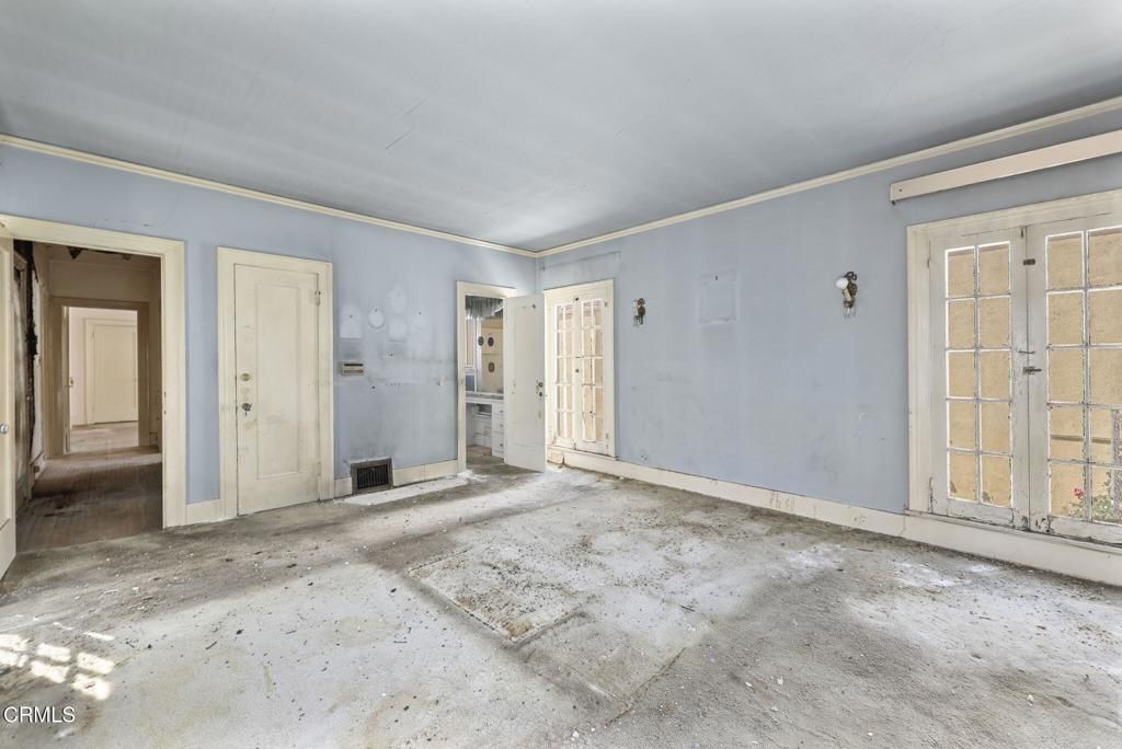 Image 21 of property listing at 3273 Country Club Drive, Los Angeles, CA 90019