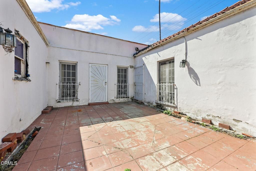 Image 26 of property listing at 3273 Country Club Drive, Los Angeles, CA 90019