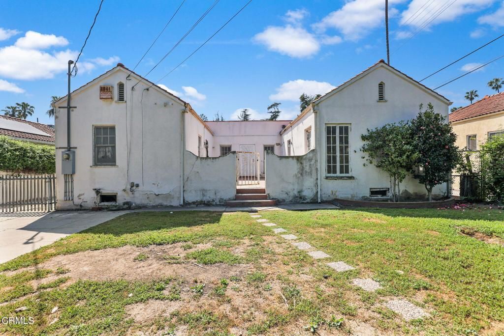 Image 29 of property listing at 3273 Country Club Drive, Los Angeles, CA 90019