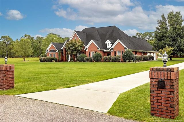 221 W Dove Ridge Lane, Spring Lake, NC 28390