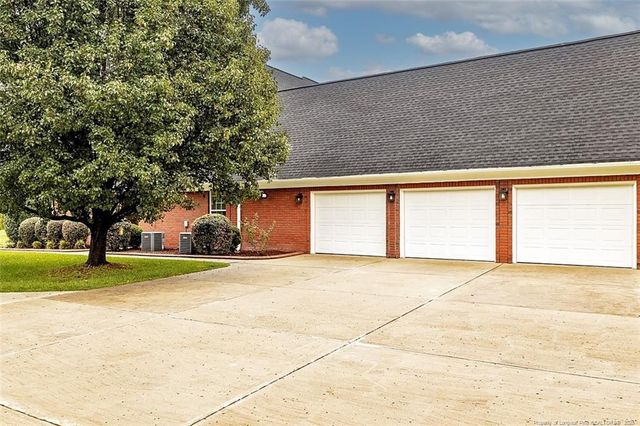 221 W Dove Ridge Lane, Spring Lake, NC 28390