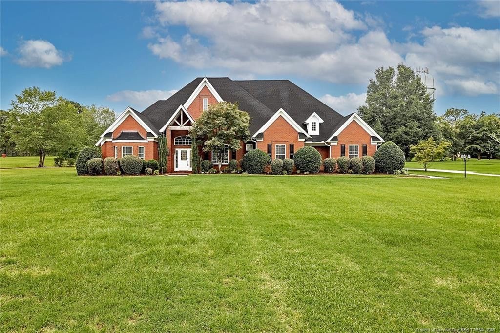 221 W Dove Ridge Lane, Spring Lake, NC 28390