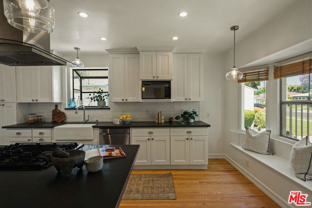 5700 Fallsgrove Street, Los Angeles, CA 90016