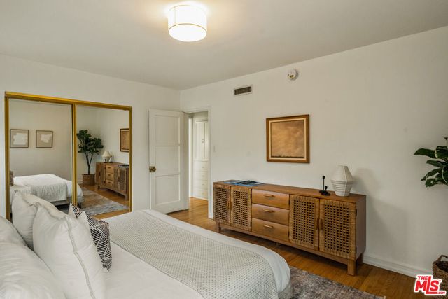 5700 Fallsgrove Street, Los Angeles, CA 90016