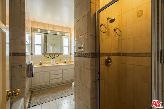 5700 Fallsgrove Street, Los Angeles, CA 90016