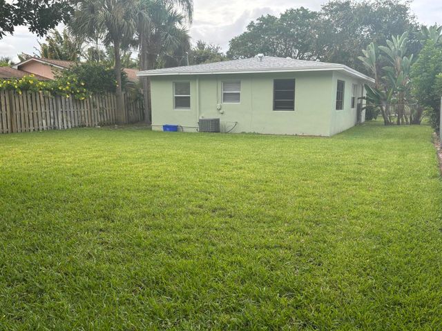 218 Seville Road, West Palm Beach, FL 33405