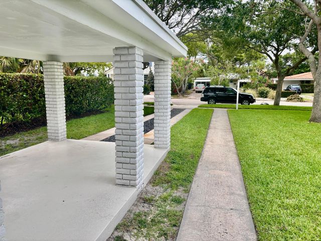 218 Seville Road, West Palm Beach, FL 33405