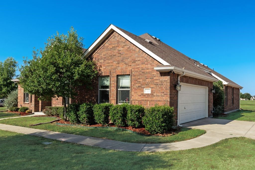 2121 N Mockingbird Lane, Midlothian, TX 76065 — photo 4