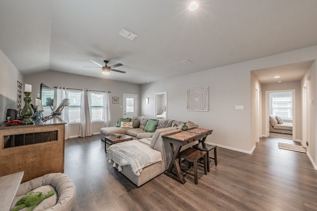 1385 Dillard Creek Drive, Fort Worth, TX 76247