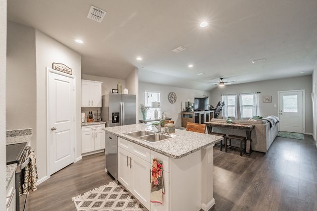 1385 Dillard Creek Drive, Fort Worth, TX 76247