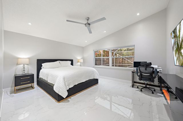 1077 Siena Oaks Circle E, Palm Beach Gardens, FL 33410