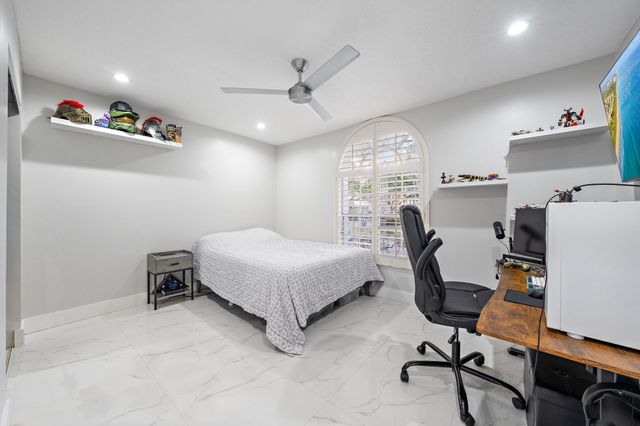 1077 Siena Oaks Circle E, Palm Beach Gardens, FL 33410