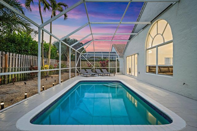 1077 Siena Oaks Circle E, Palm Beach Gardens, FL 33410