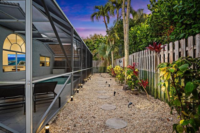 1077 Siena Oaks Circle E, Palm Beach Gardens, FL 33410