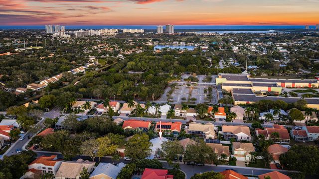 1077 Siena Oaks Circle E, Palm Beach Gardens, FL 33410